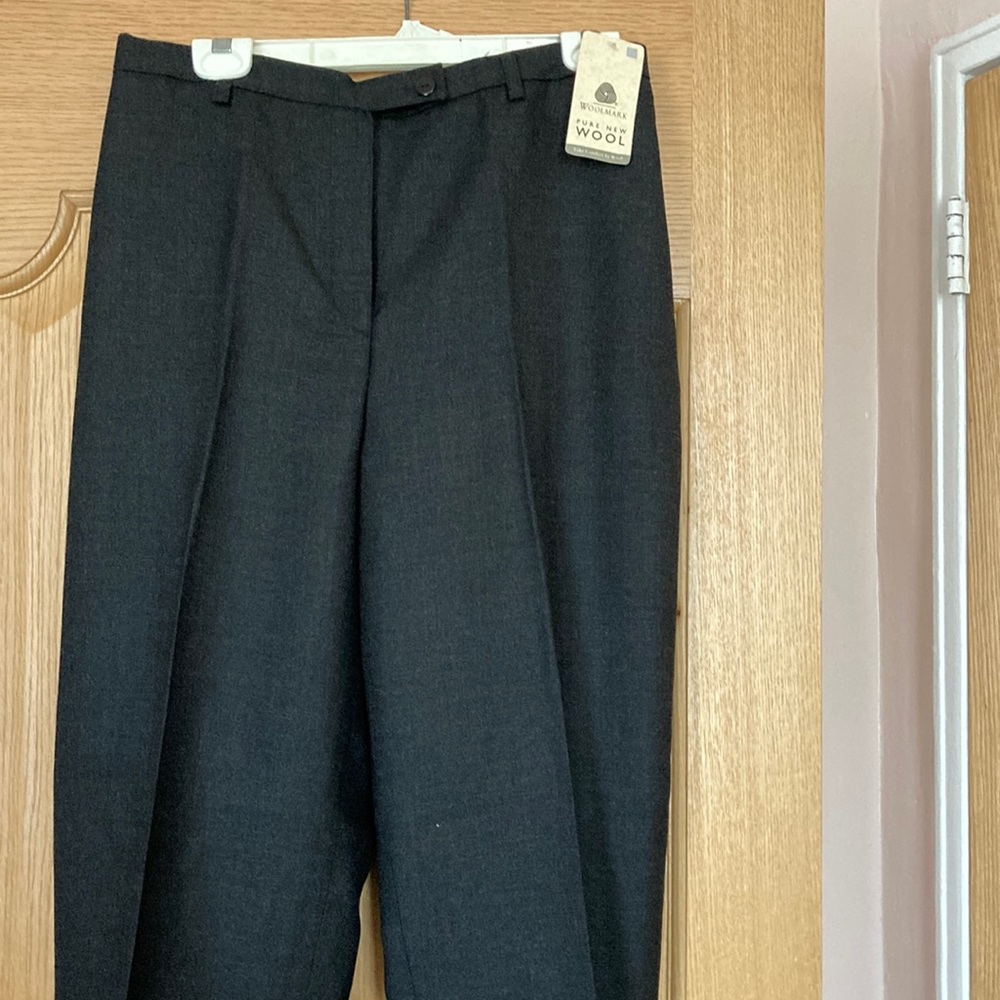 NWT Women black pants. Size 14. 100% wool.lining 100 % polyester.